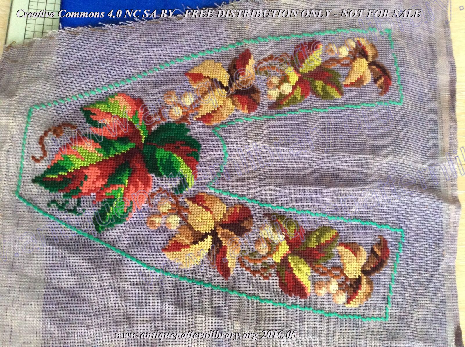 G-SB001 Slipper pattern with autumn leaves